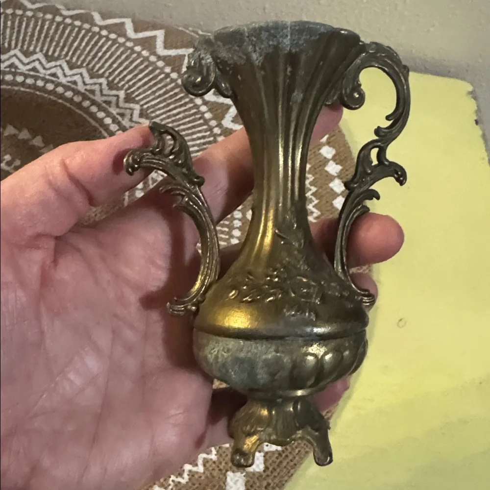 VTG Brass (India) planter with foliage & Brass vase (Italy) broken handle set